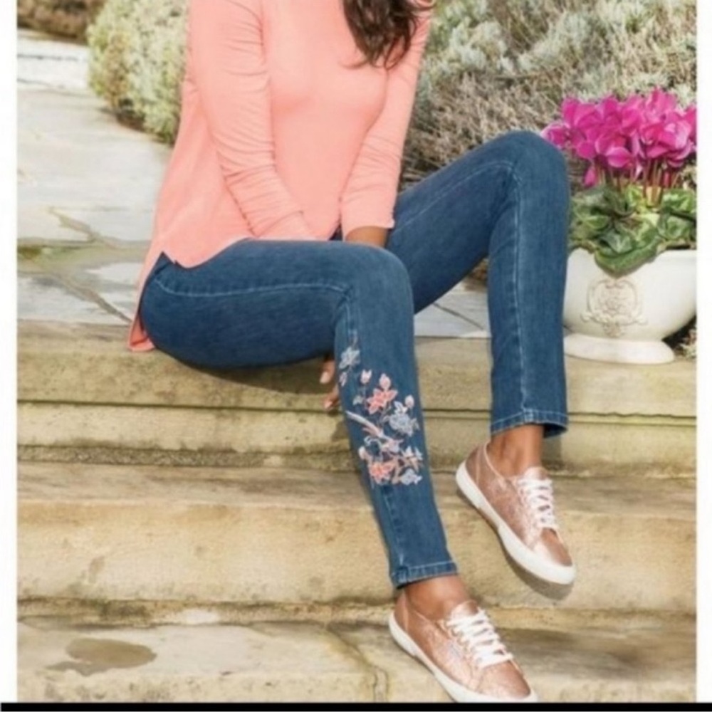Soft Surroundings Metro Floral Embroidered Pull On Stretch Blue Jeans Petite S